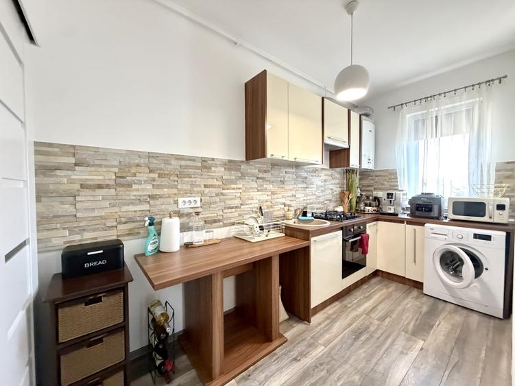 Apartament cu 2 camere semidecomandat, mobilat în Dumbrăvița