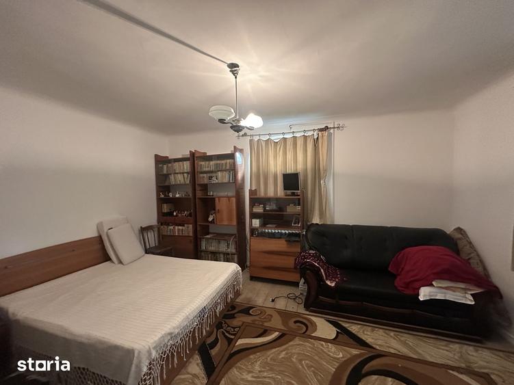 Casă cu 4 camere cu Teren 1498 Mp în Florești