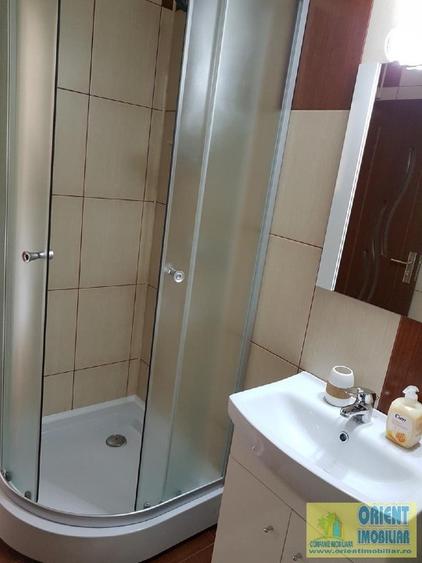 Casă individuală cu 5 camere cu Teren 350 Mp în Lazu