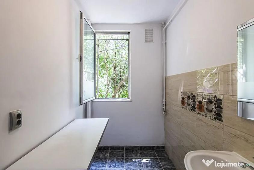 Apartament cu 4 camere semidecomandat în Drumul Taberei