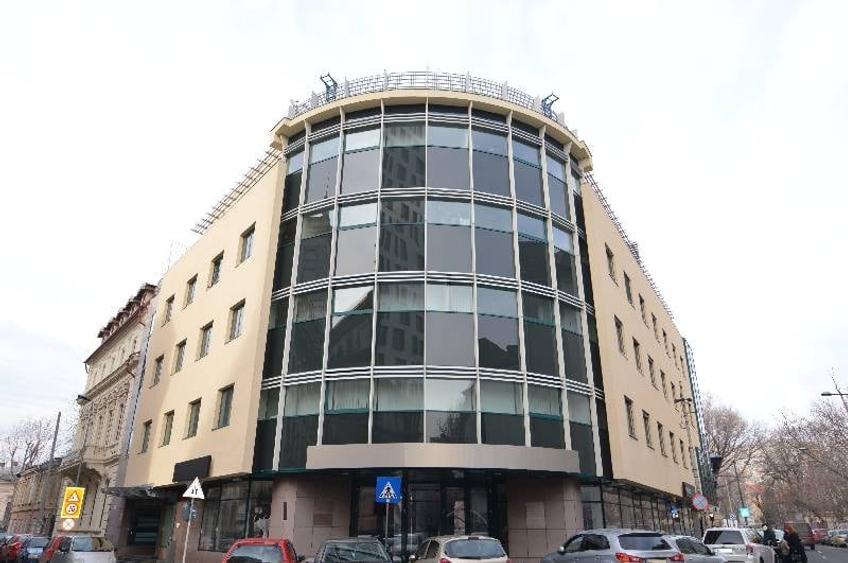 Birou, de 420 mp, în Universitate