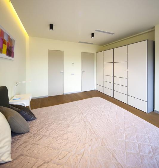 Apartament cu 3 camere decomandat, mobilat în Iancu Nicolae