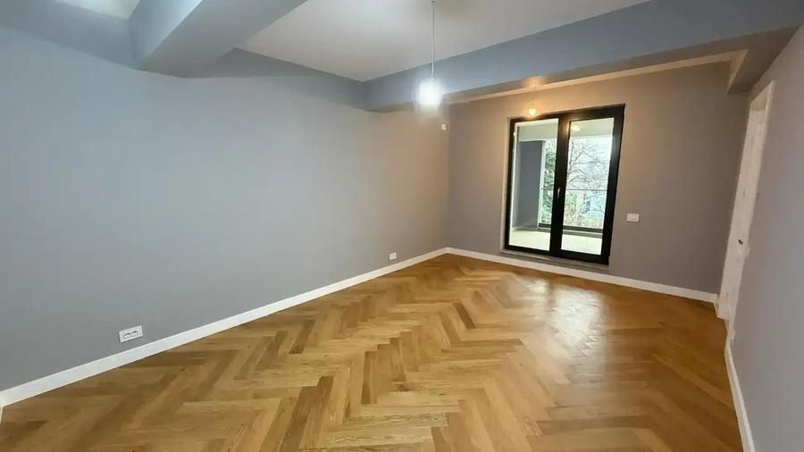 Apartament cu 4 camere decomandat în Aviației