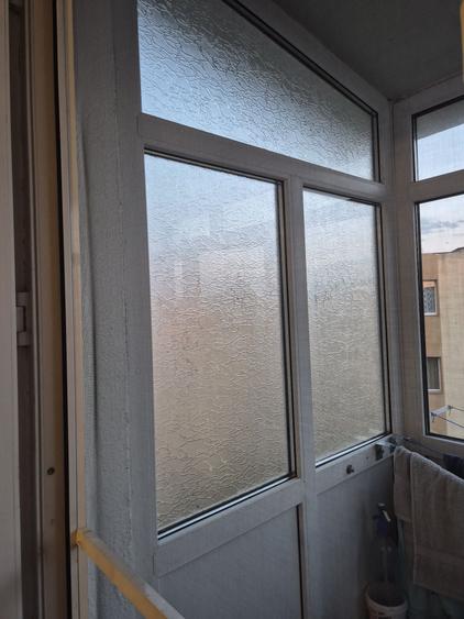 Apartament cu 2 camere semidecomandat în Craiovița Nouă