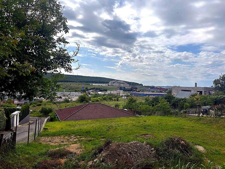 Spațiu comercial, în Corunca