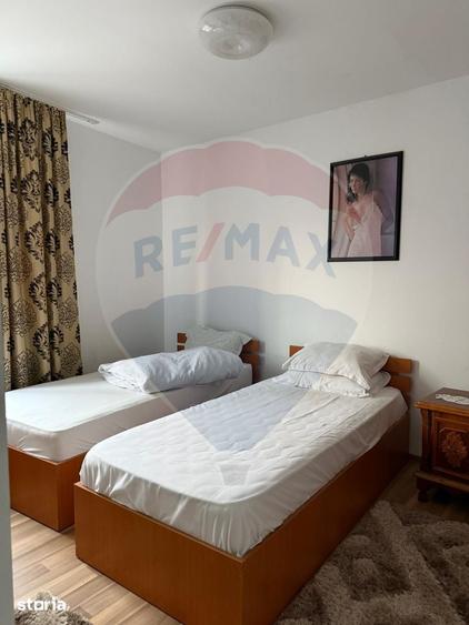 Casă cu 8 camere cu Teren 462 Mp în Central