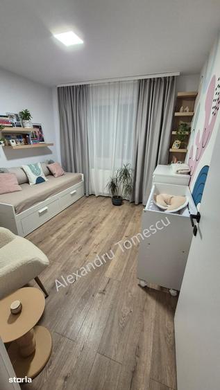 Apartament cu 3 camere semidecomandat în Vitan