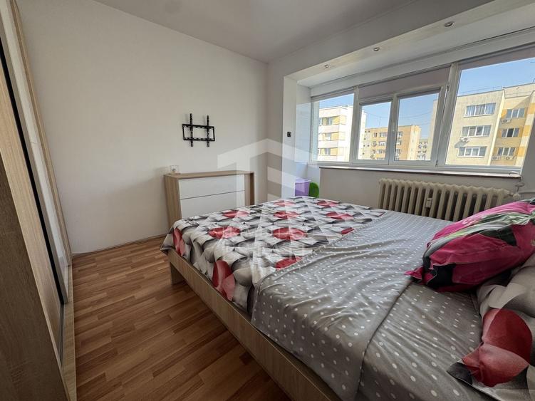 Apartament cu 3 camere semidecomandat, mobilat în Tei