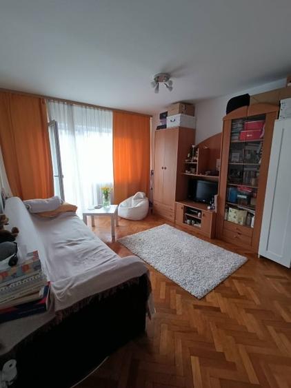 Garsonieră decomandată, mobilată în Complex Studențesc