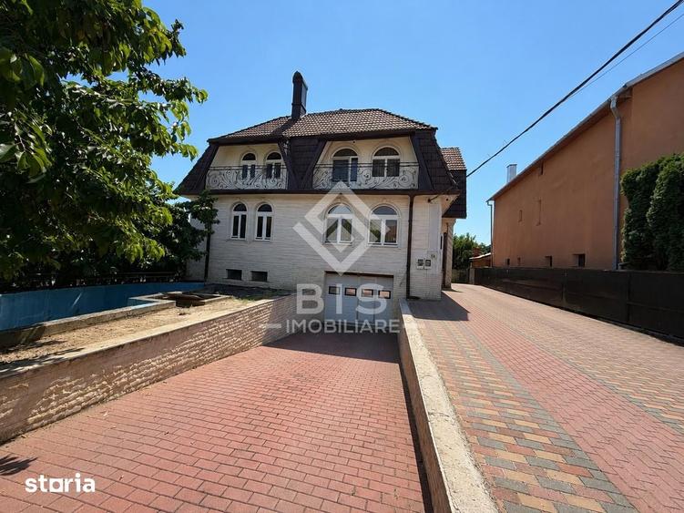 Casă cu 10 camere cu Teren 1400 Mp în Unirea