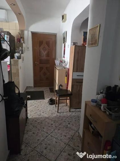 Apartament cu 3 camere decomandat în Sebastian