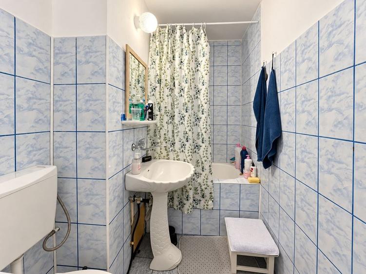 Apartament cu 2 camere semidecomandat, mobilat în Lipovei