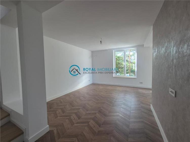 Duplex cu 5 camere cu Piscina în Păulești