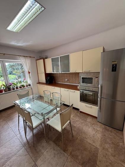 Casă individuală cu 5 camere cu Canalizare în Ultracentral