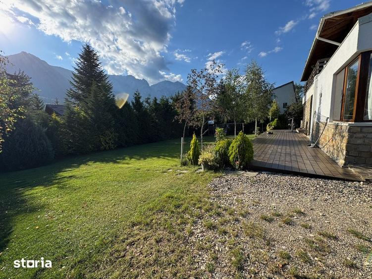 Casă cu 5 camere cu Teren 1000 Mp în Central