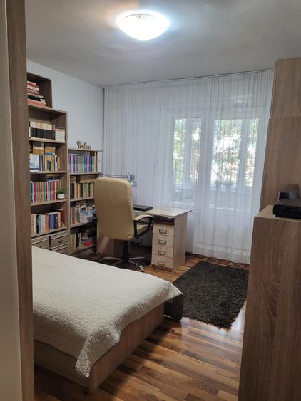 Apartament cu 3 camere decomandat în Dacia