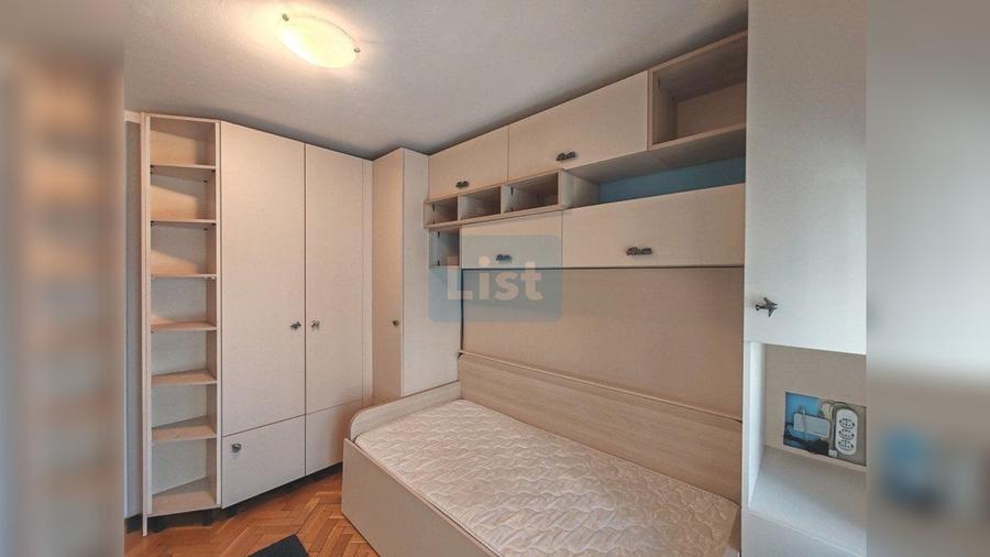 Apartament cu 3 camere semidecomandat, mobilat în Gheorgheni