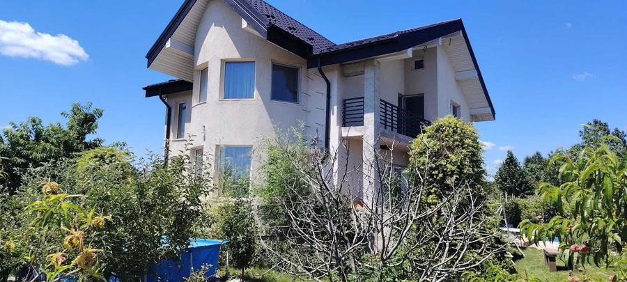 Casă cu 4 camere în Aroneanu