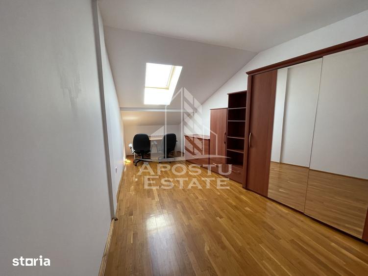 Casă cu 5 camere cu Teren 400 Mp în Lipovei