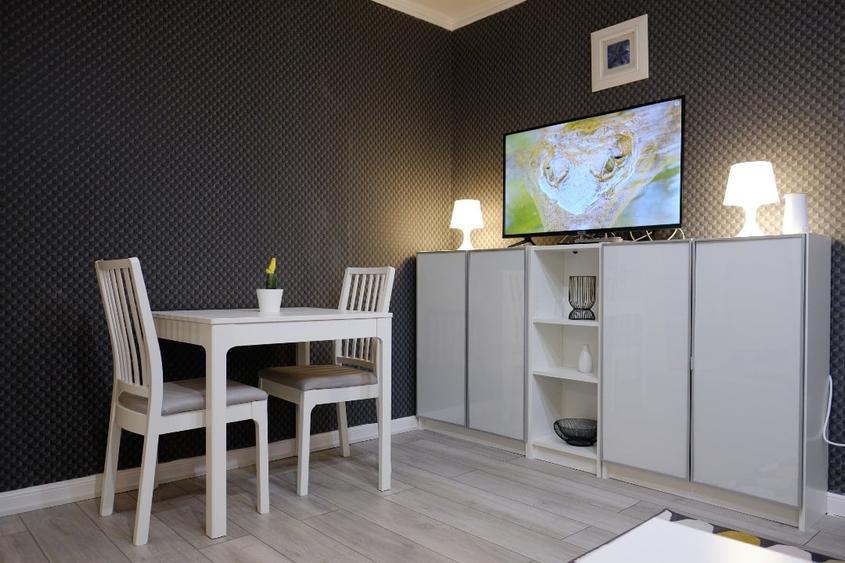 Apartament cu 3 camere semidecomandat în Girocului