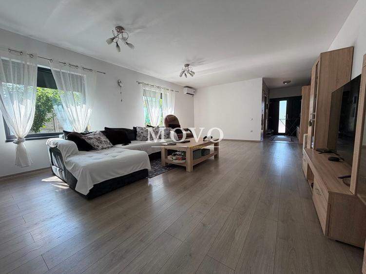 Casă individuală cu 4 camere cu Piscina în Săcălaz