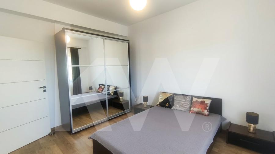 Apartament cu 3 camere semidecomandat, mobilat în Sub Arini