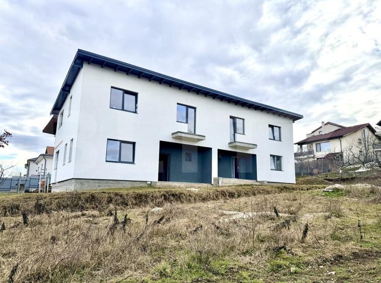 Duplex cu 4 camere cu Teren 250 Mp în Cetate