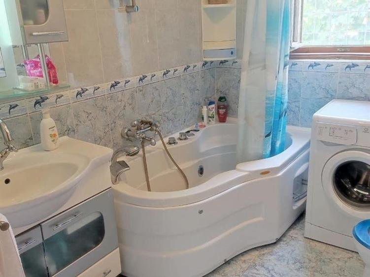 Casă individuală cu 7 camere cu Teren 450 Mp în Brestei