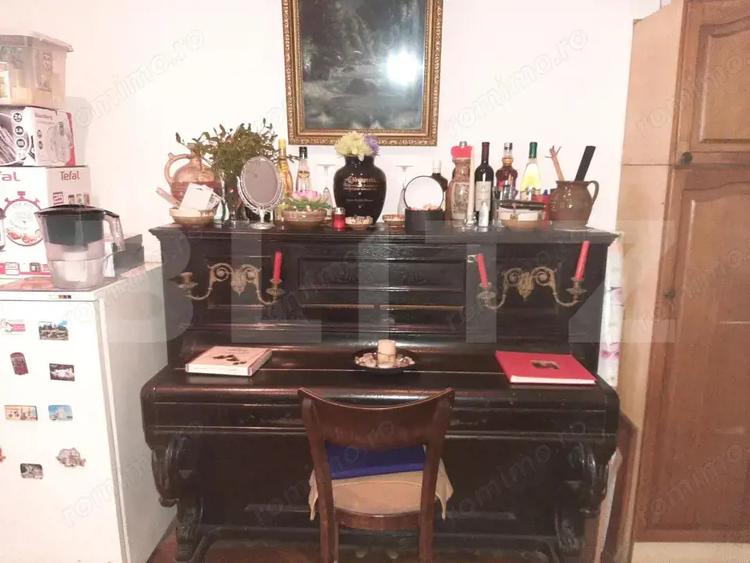 Casă cu 10 camere cu Teren 234 Mp în Central