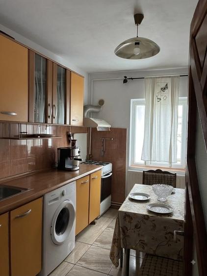 Apartament cu 2 camere semidecomandat în Fetești-Gară
