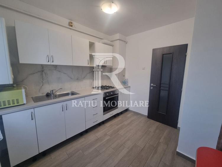 Apartament cu 2 camere semidecomandat, mobilat în Gojdu