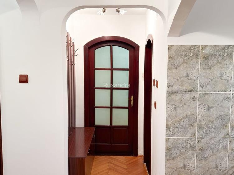 Apartament 3 camere decomandate, etaj 3/4
