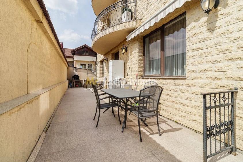 Casă cu 7 camere cu Teren 300 Mp în Colentina