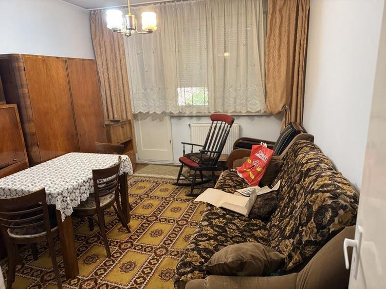 Apartament cu 4 camere decomandat în Central