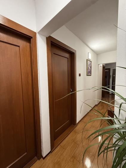 Apartament cu 3 camere decomandat în Aradului