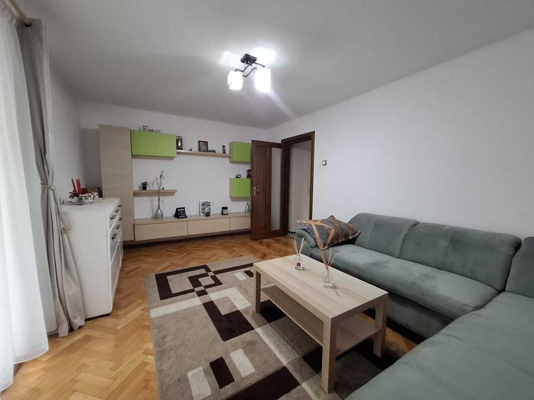 Apartament cu 2 camere decomandat în Central