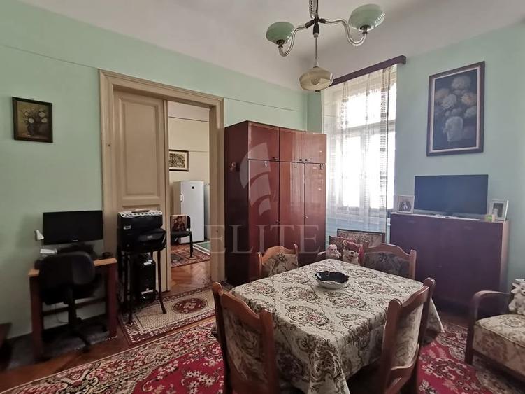 Apartament cu 3 camere semidecomandat în Central