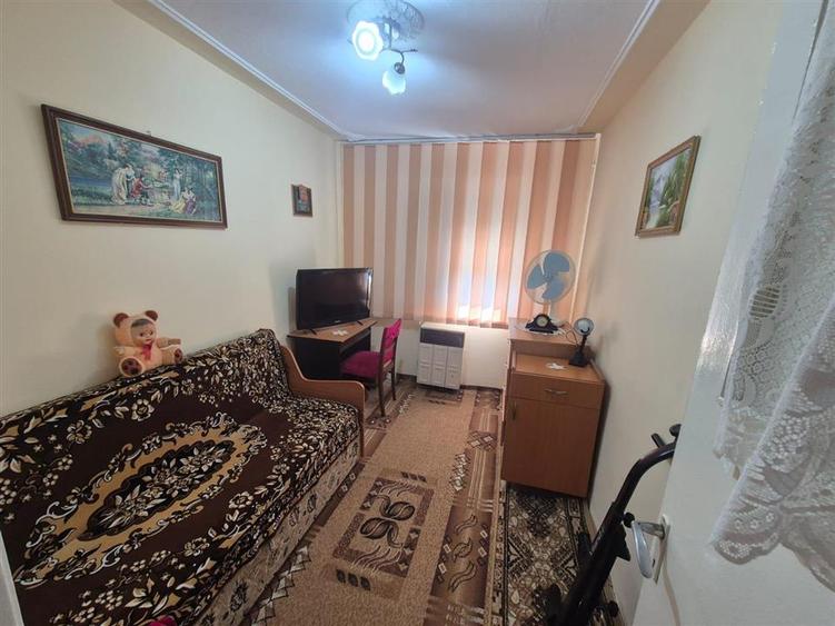 Apartament cu 3 camere semidecomandat în Viziru 1