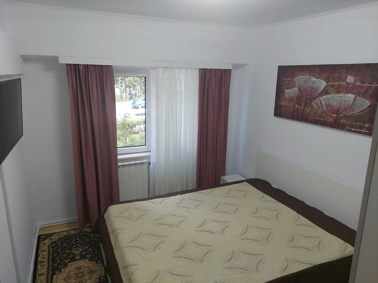 Apartament cu 3 camere decomandat, mobilat în Casa de Cultură