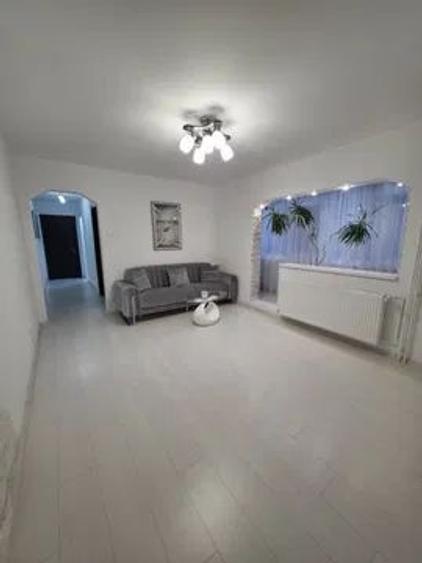 Apartament cu 3 camere semidecomandat, mobilat în Gorjului