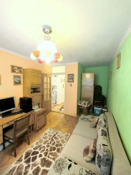 Apartament cu 3 camere decomandat, mobilat în