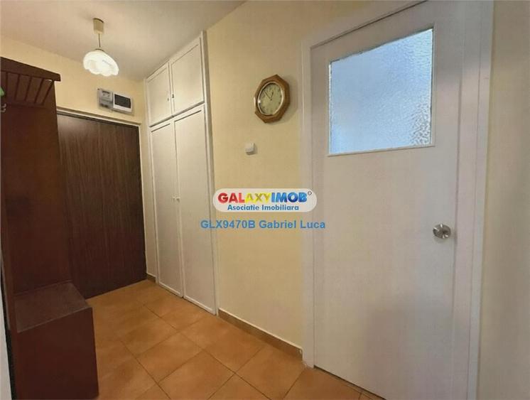 Apartament cu 3 camere decomandat în Tineretului