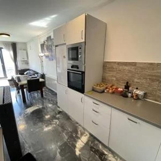 Apartament cu 3 camere semidecomandat, mobilat în Central