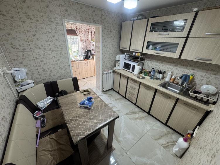 Apartament cu 3 camere decomandat, mobilat în Inel II