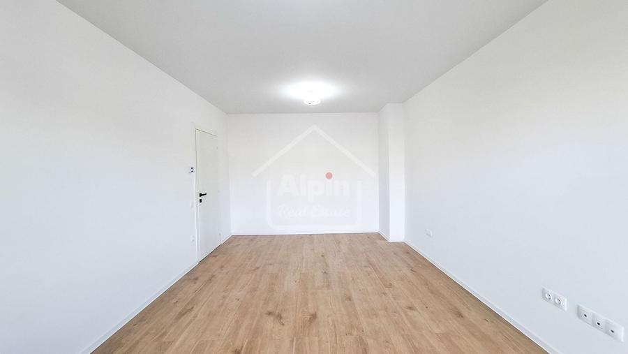 Apartament cu 3 camere decomandat în Tractorul