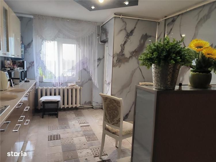 Apartament cu 3 camere, mobilat în Central