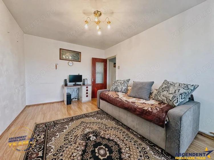 Apartament cu 2 camere decomandat în Florilor