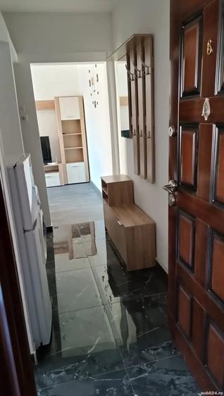 Apartament cu 2 camere semidecomandat în Craiovița Nouă