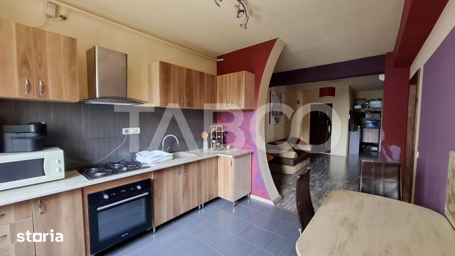 Apartament cu 3 camere decomandat în Turnișor