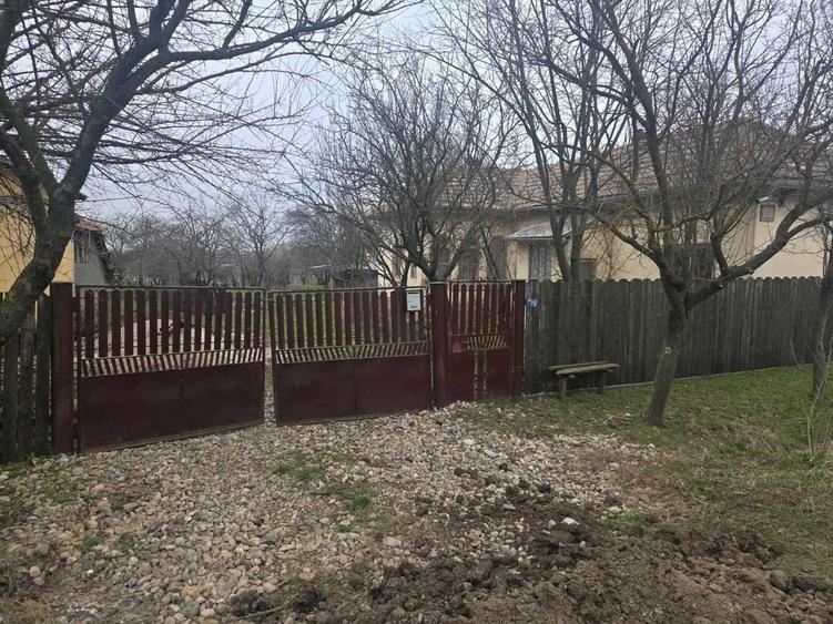 Vand casa din caramida cu 4 camere si garaj / Teren 900mp - 4